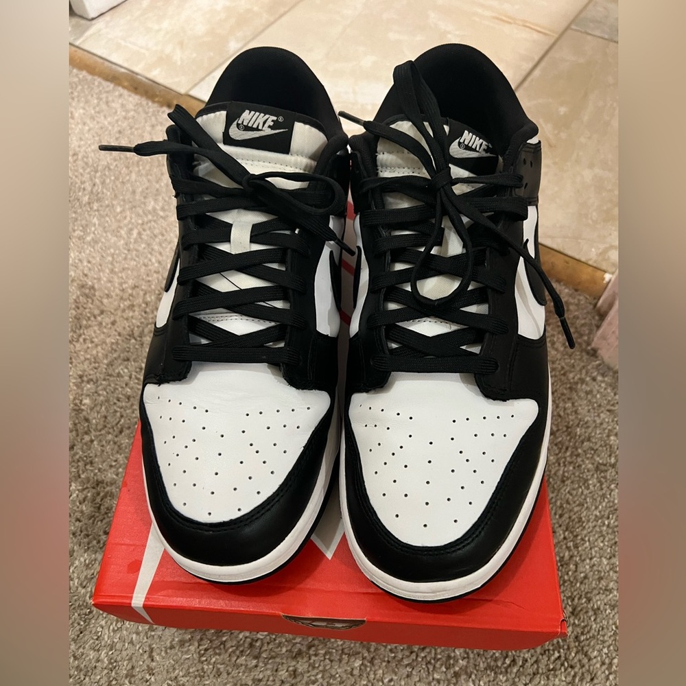 Nike Men's Black and White Sneakers